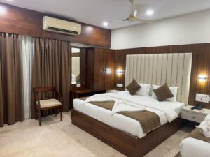 Exquitive room king size bed (2)