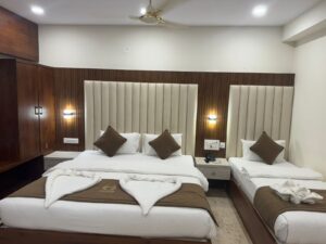 Exquitive room king size bed (4)